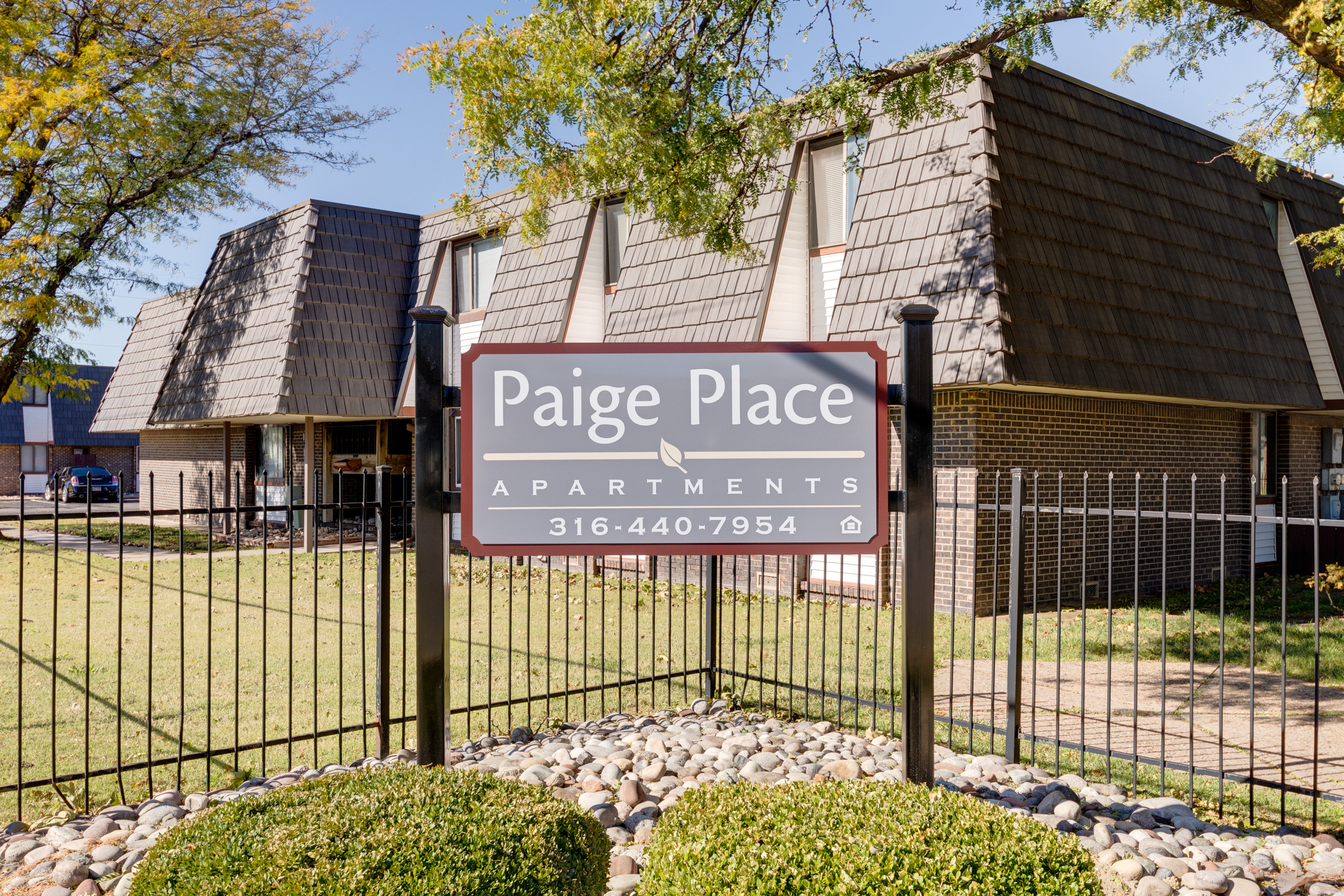 Paige Place, Exterior